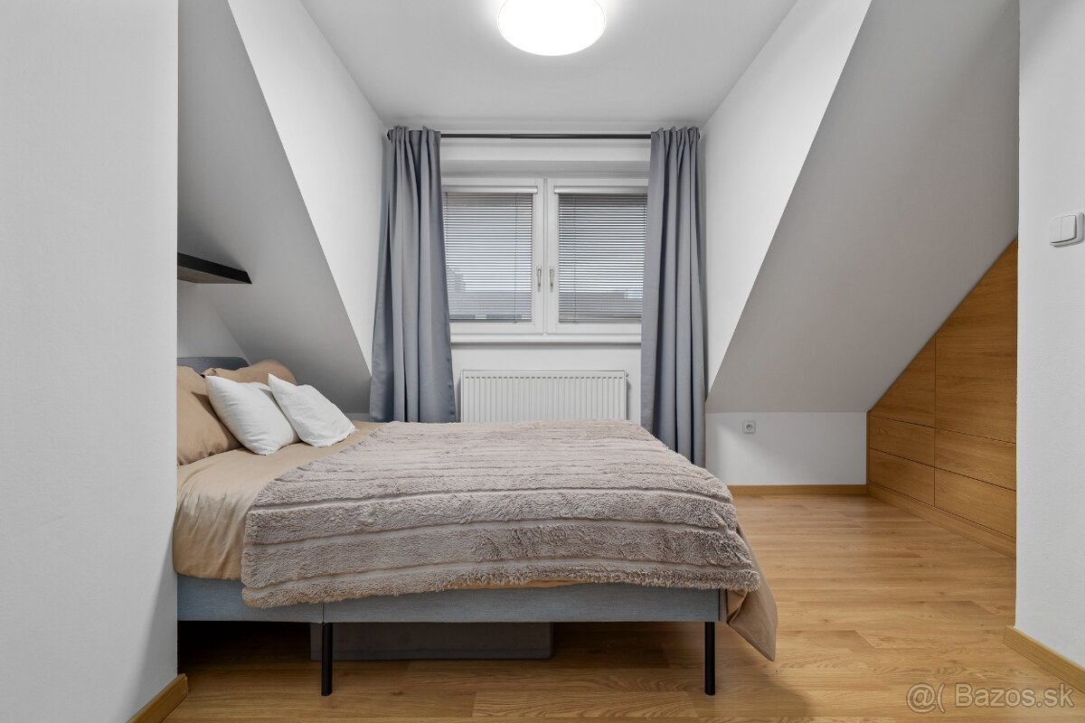 NA PREDAJ- ZAUJÍMAVÝ- 2-IZBOVÝ- MEZANÍN- RUŽINOV- KOŠICKÁ - 11