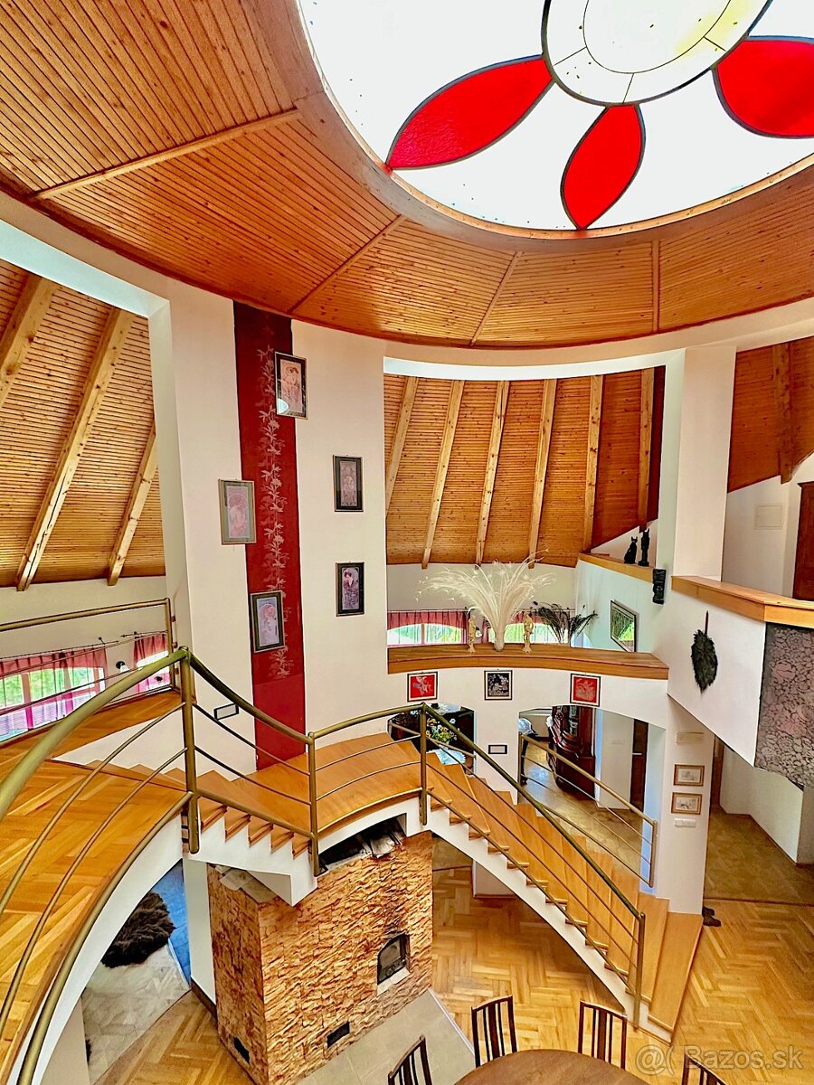 7-izb. Rodinný dom s bazénom na pozemku 5.100 m2 - 11