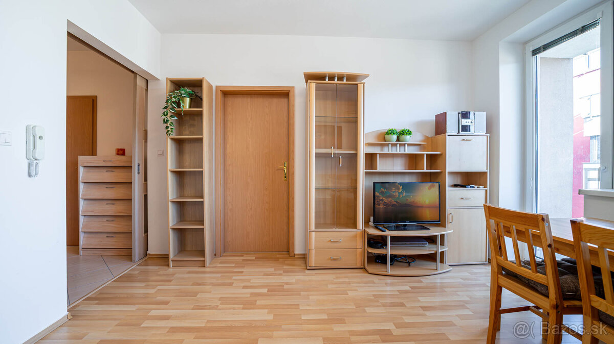 Príjemný 2 izbový byt s parkovaním a balkónom, Bratislava - - 11