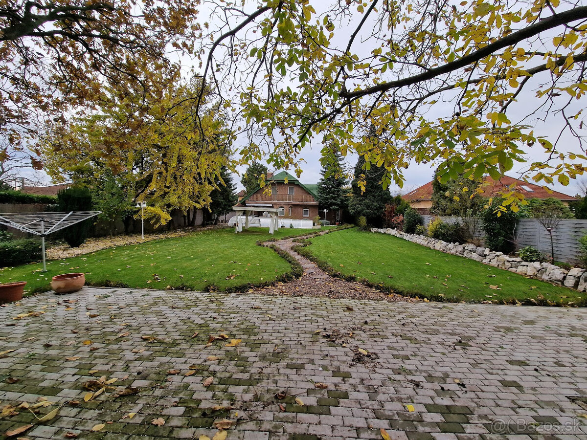 Nadštandardný 7 izb. rodinný dom Zálesie - 11