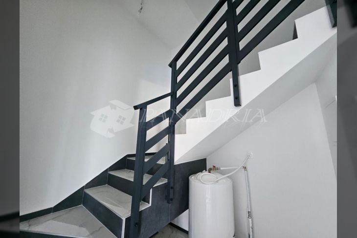 Novostavba RD s bazénom v Chorvátsku. - 11