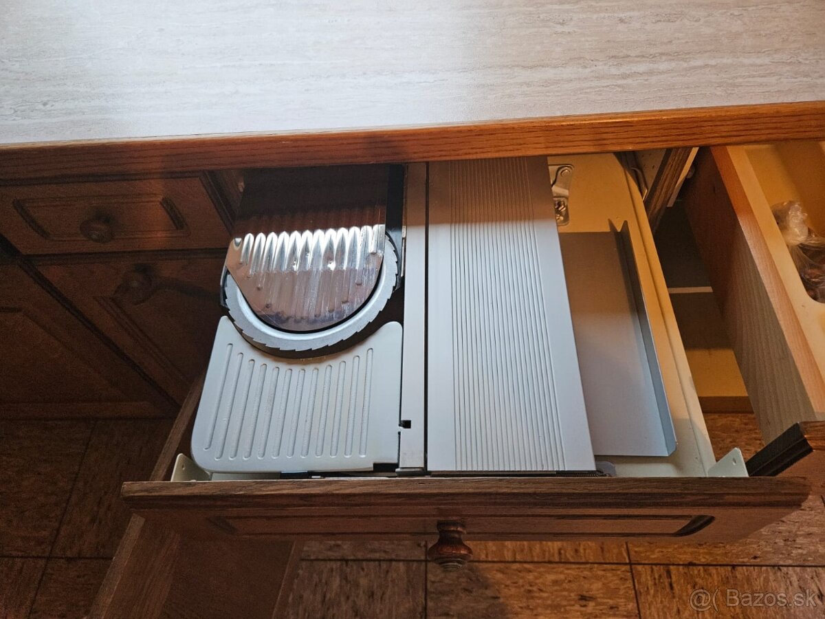 Masívna kuchynská linka z Nemecka so spotrebičmi - 11