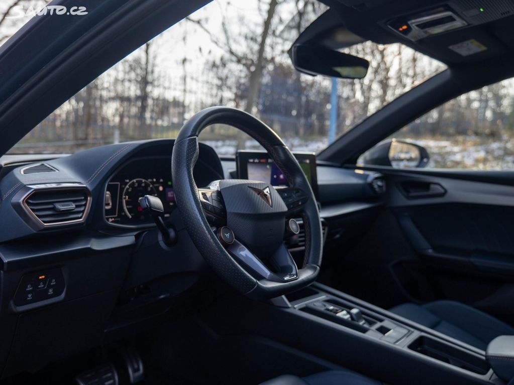 Cupra Leon, 228 kW 4Drive Pano Kůže DCC - 11