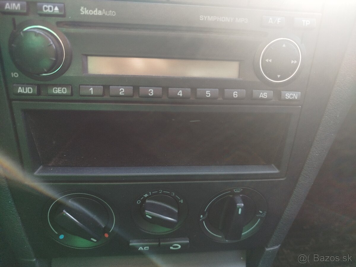 Škoda Octavia 1.6 Benzín - 11