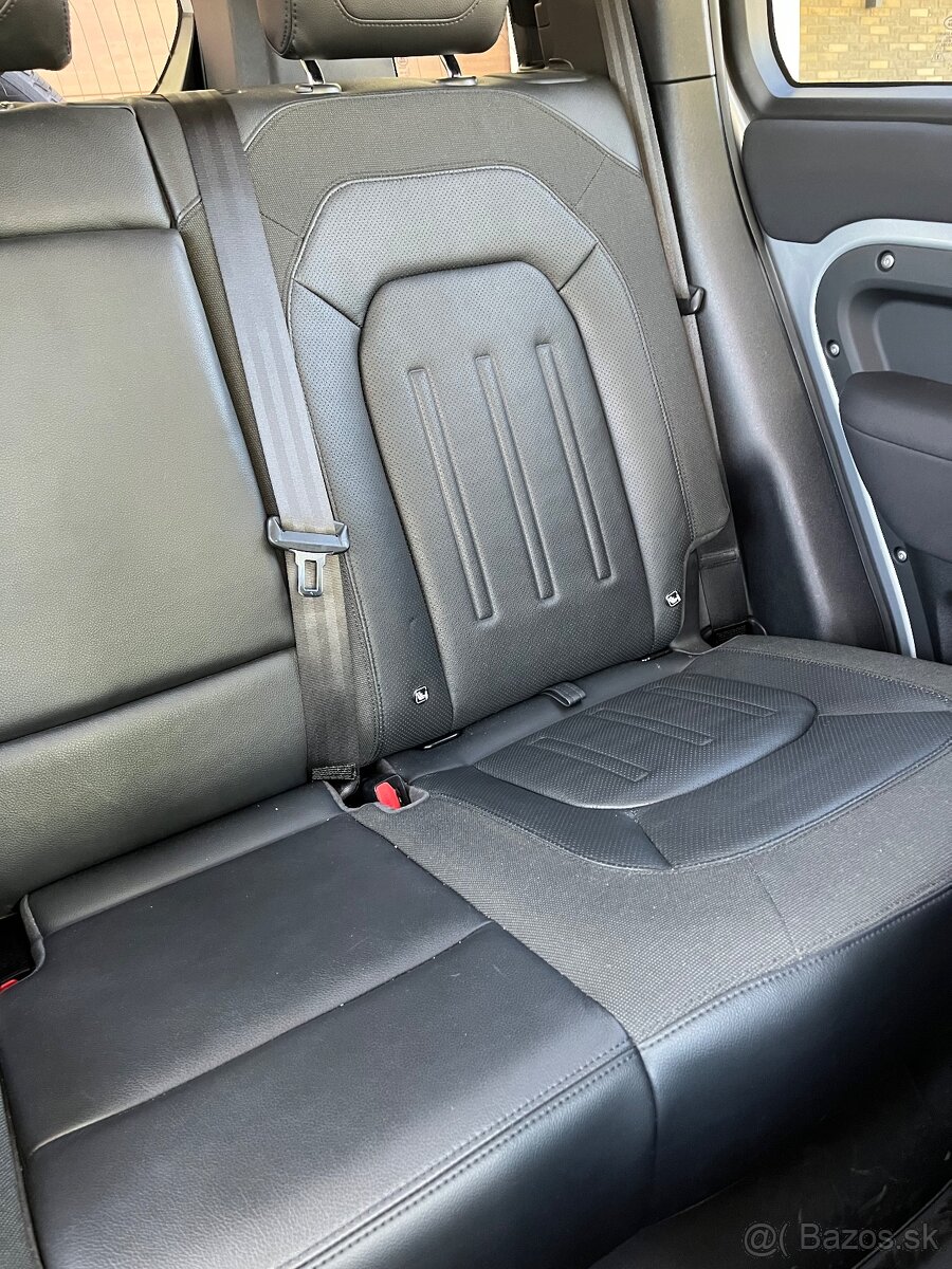 LAND ROVER DEFENDER - 11