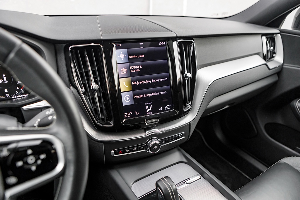 Volvo XC60 2.0 B5 mHEV R-Design AWD AT8 03/2021 - 11