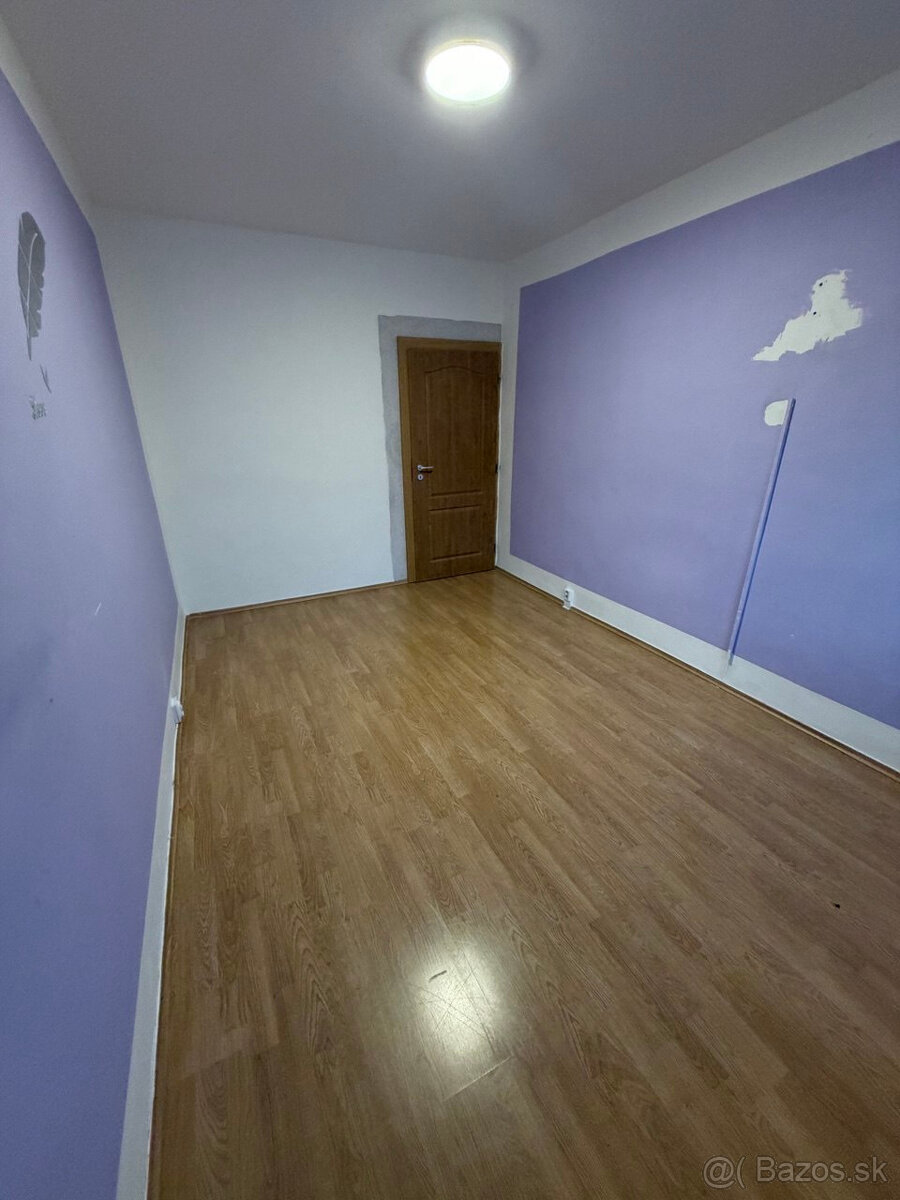 Prenájom 4-izbový byt v Handlovej - 11