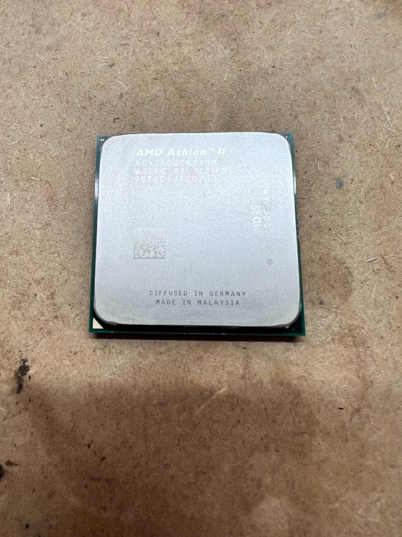 Predám procesory G3250 / i3-2100 / Xeon / i3-4130 - 11