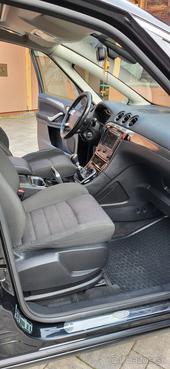 Ford S-Max - 11
