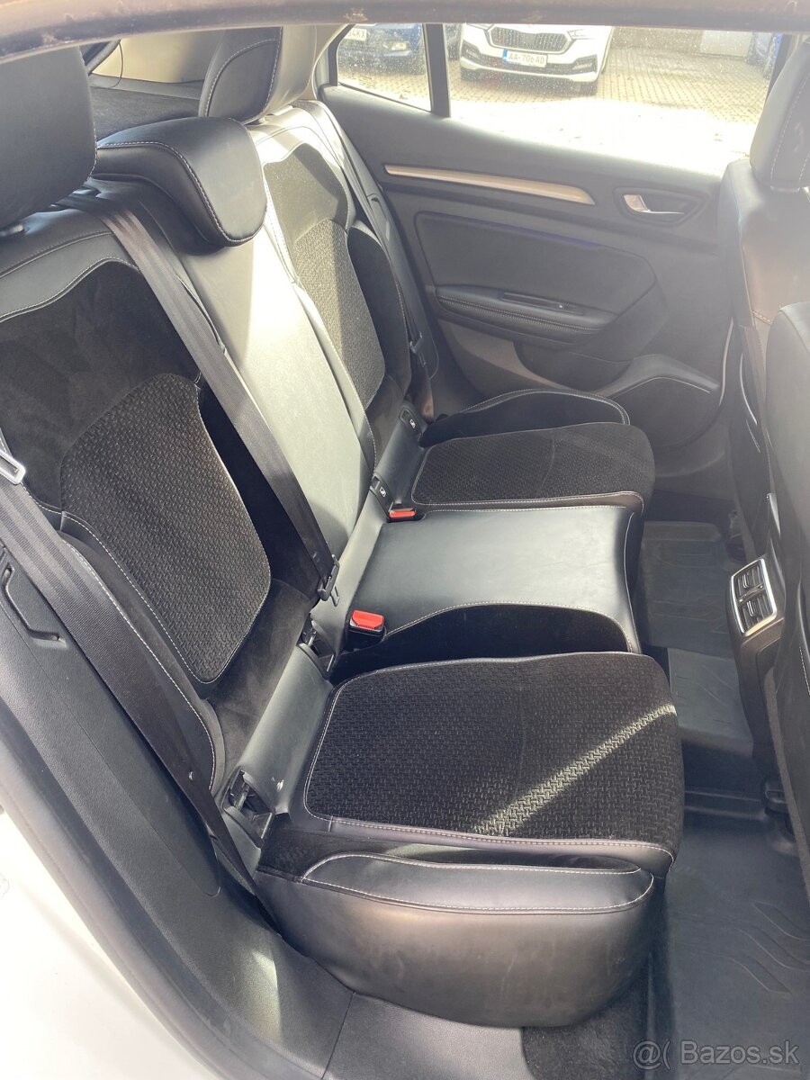 RENAULT MEGANE Hatchback 1.5 dCi - 11