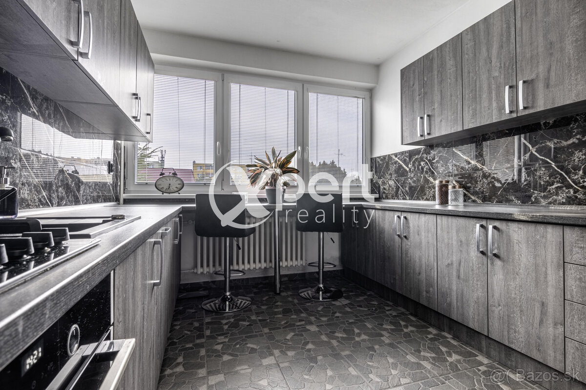 ZNÍŽENÁ CENA. Rodinný dom na predaj s garážou a záhradou - 11