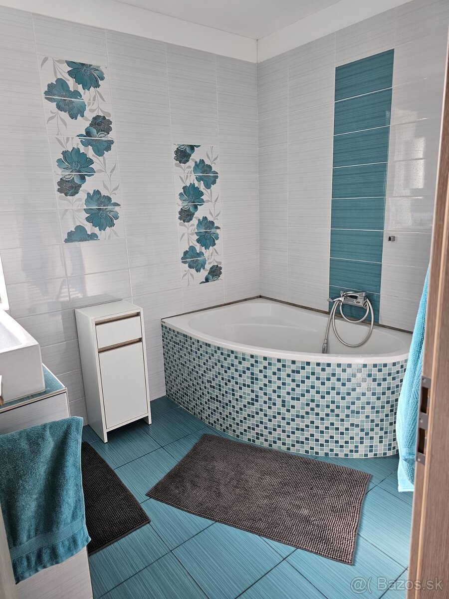 Na predaj moderný 4-izbový rodinný dom v krásnej obci Valča - 11