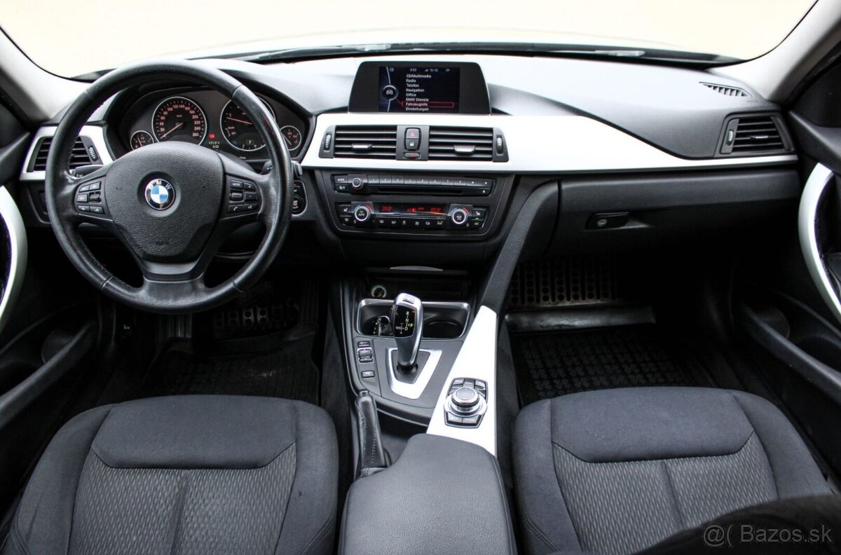BMW Rad 3 Touring 320d A/T 135kW - 11