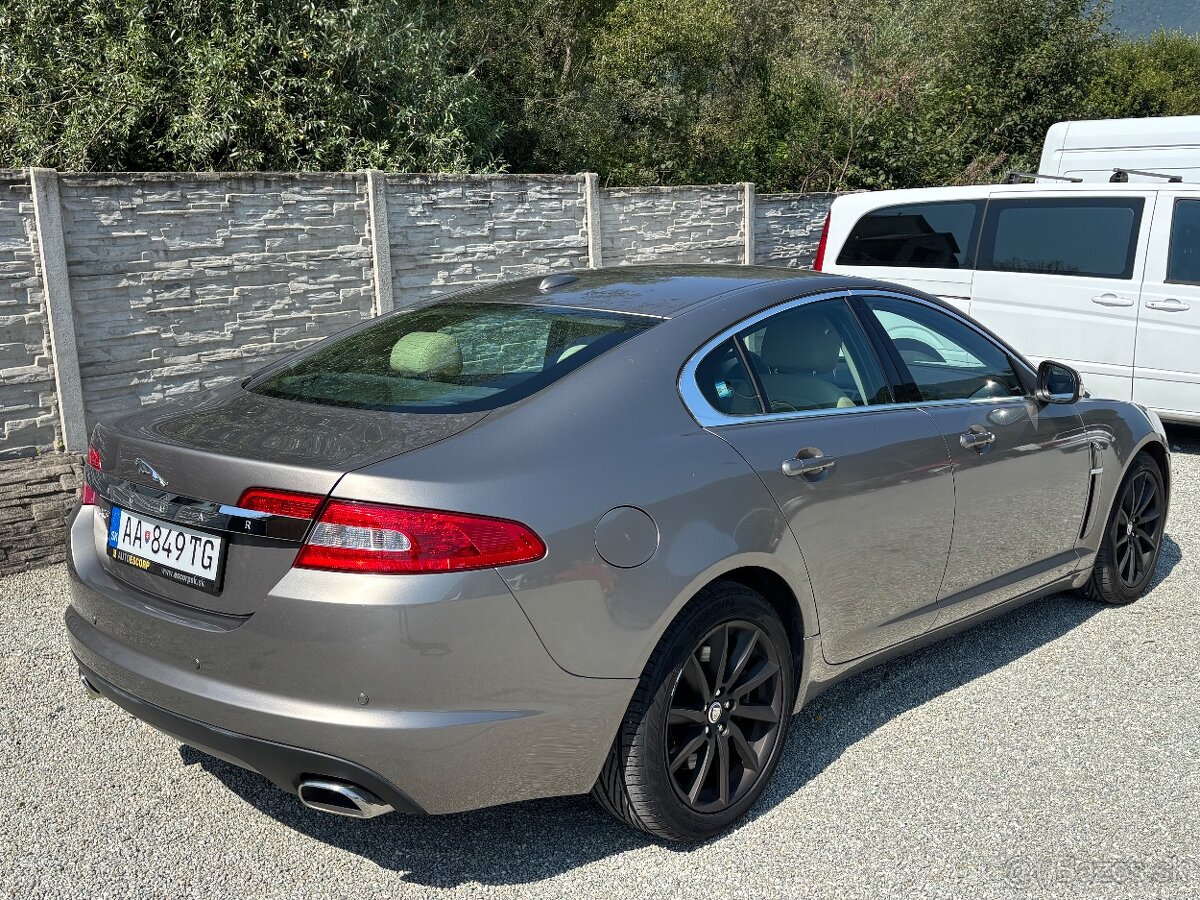 Jaguar XF 2.7D V6 Premium Luxury - 11