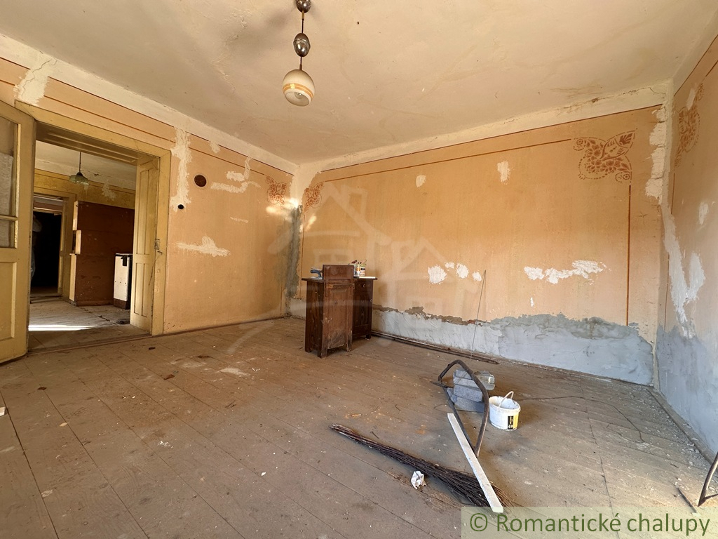 Starý sedliacky dom na veľkom pozemku – vhodné na výstavbu - 11