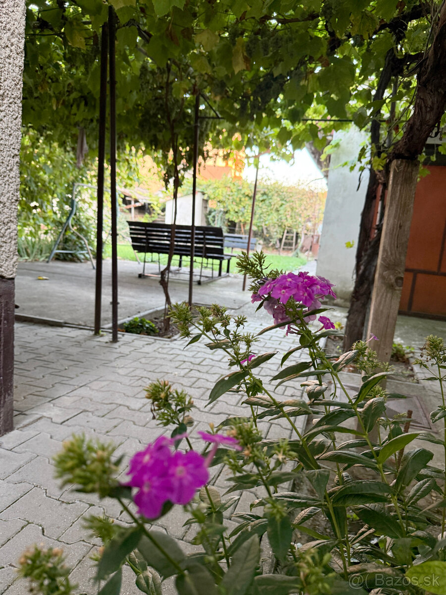 Rodinný dom s garážou v centre Senca - 11