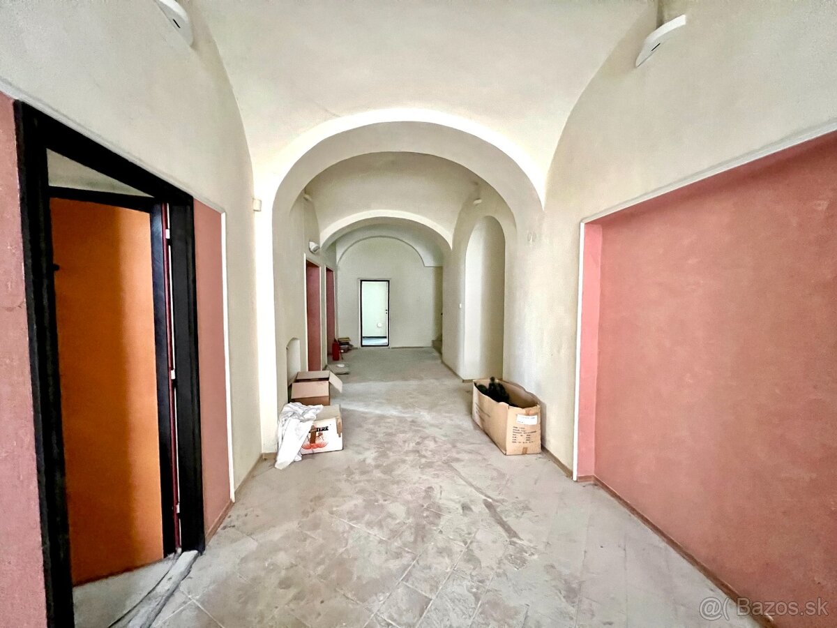Na prenájom podnikateľský objekt v centre mesta Gelnica - 11
