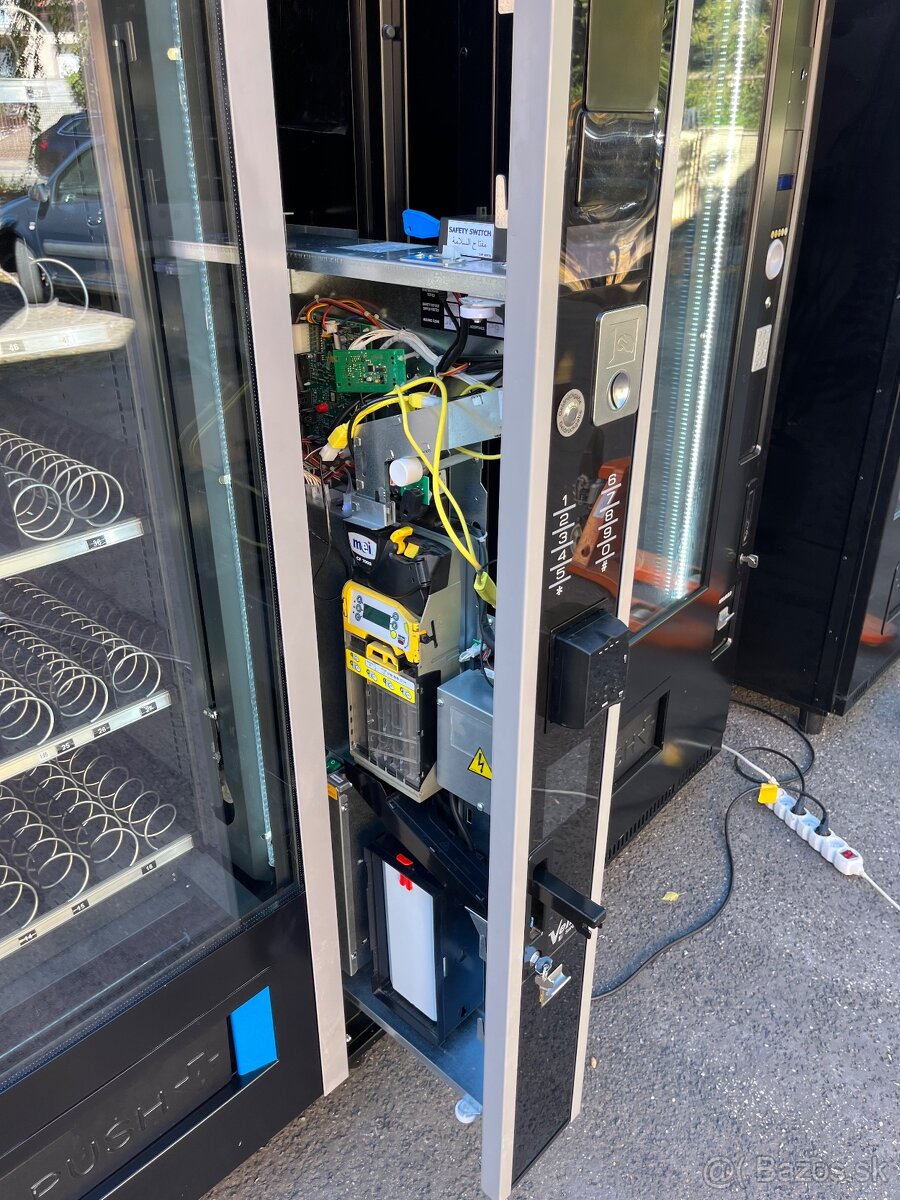 Predam predajný automat Vendo Sanden - 11