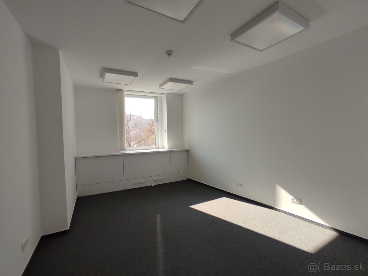 Svetlý kancelársky celok, 330m2, Hurbanovo Námestie/Obchodná - 11