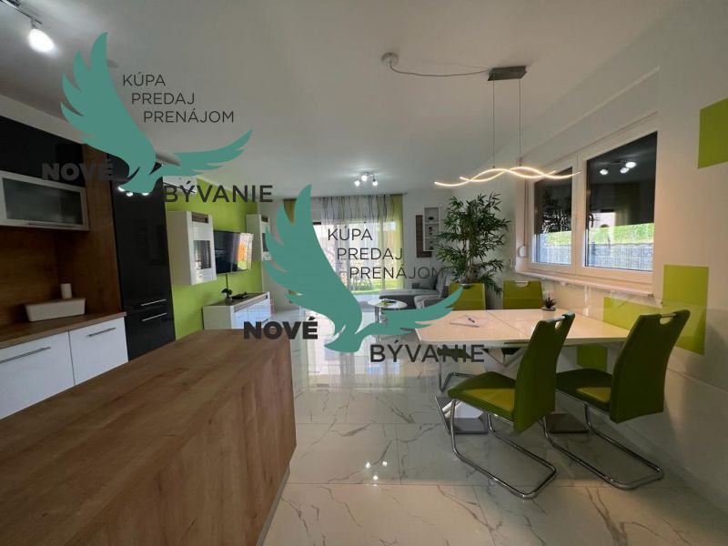 Novostavba trojpodlažný apartmán so záhradou aj strešnou ter - 11