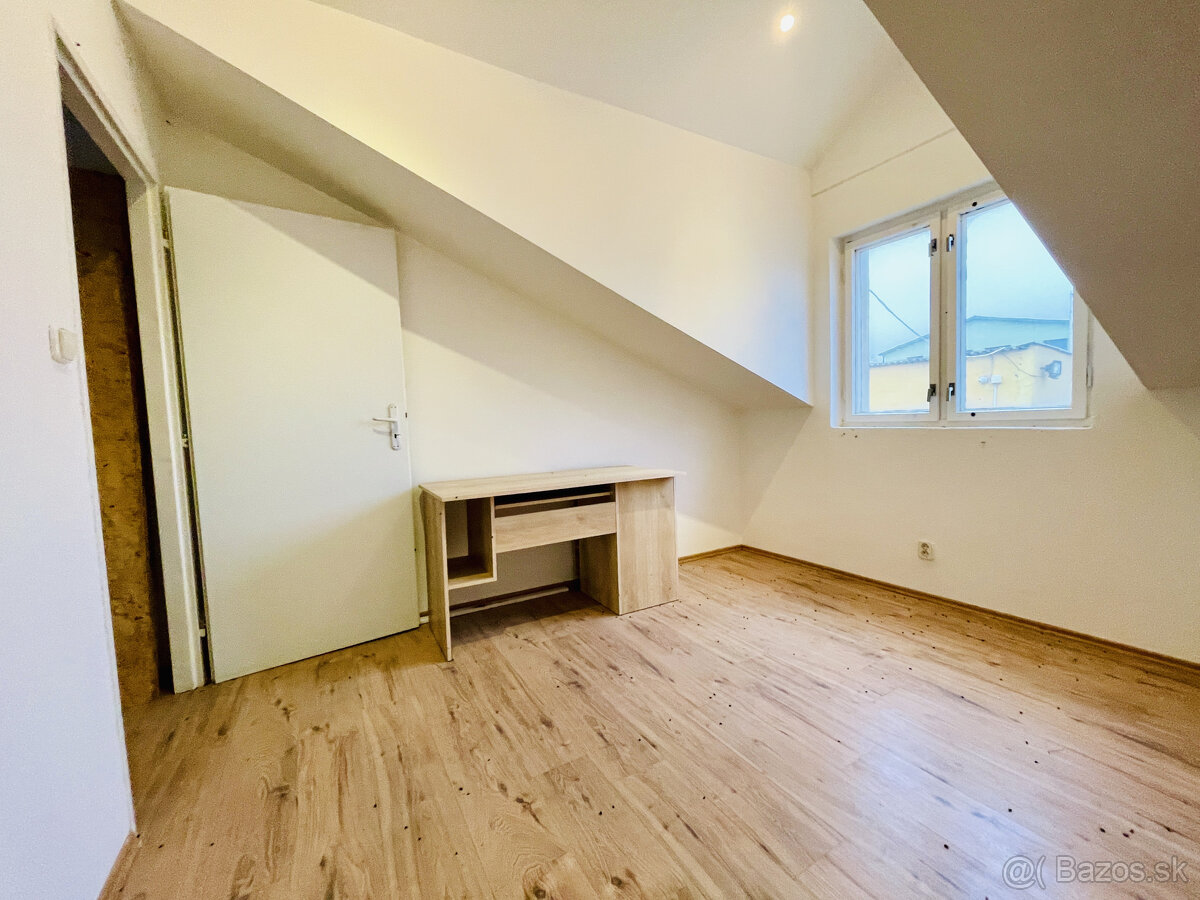 Viacúčelová budova v severnej časti mesta. - 11