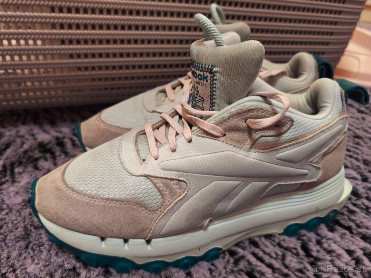 Nike, Adidas, Reebok - 11