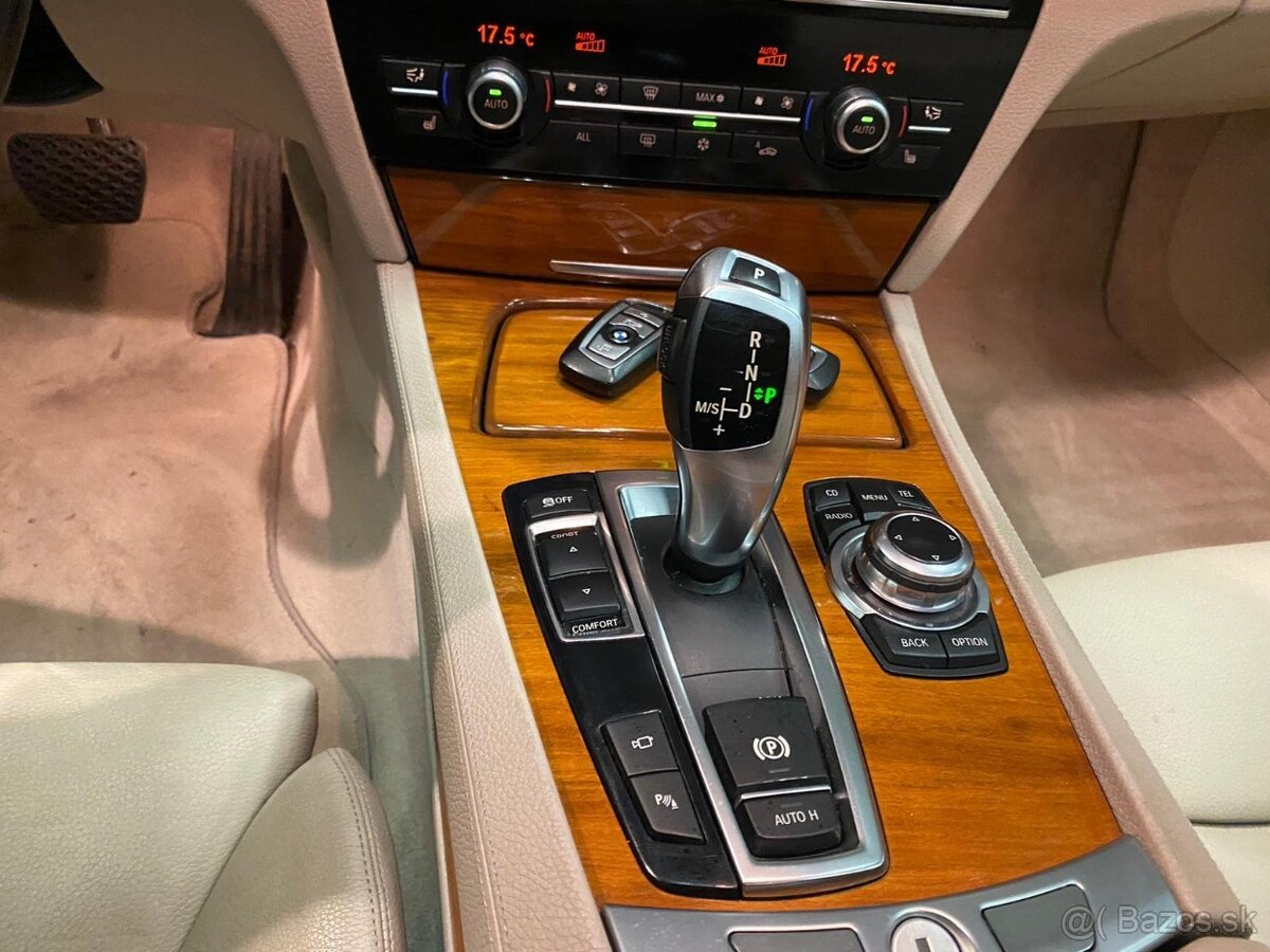 BMW 7 Series 750i TOP- Benzín - Automatické - 407 hp - - 11
