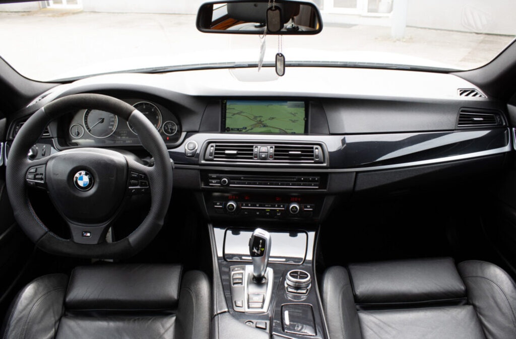 BMW 535d Touring z roku 2012 - 11