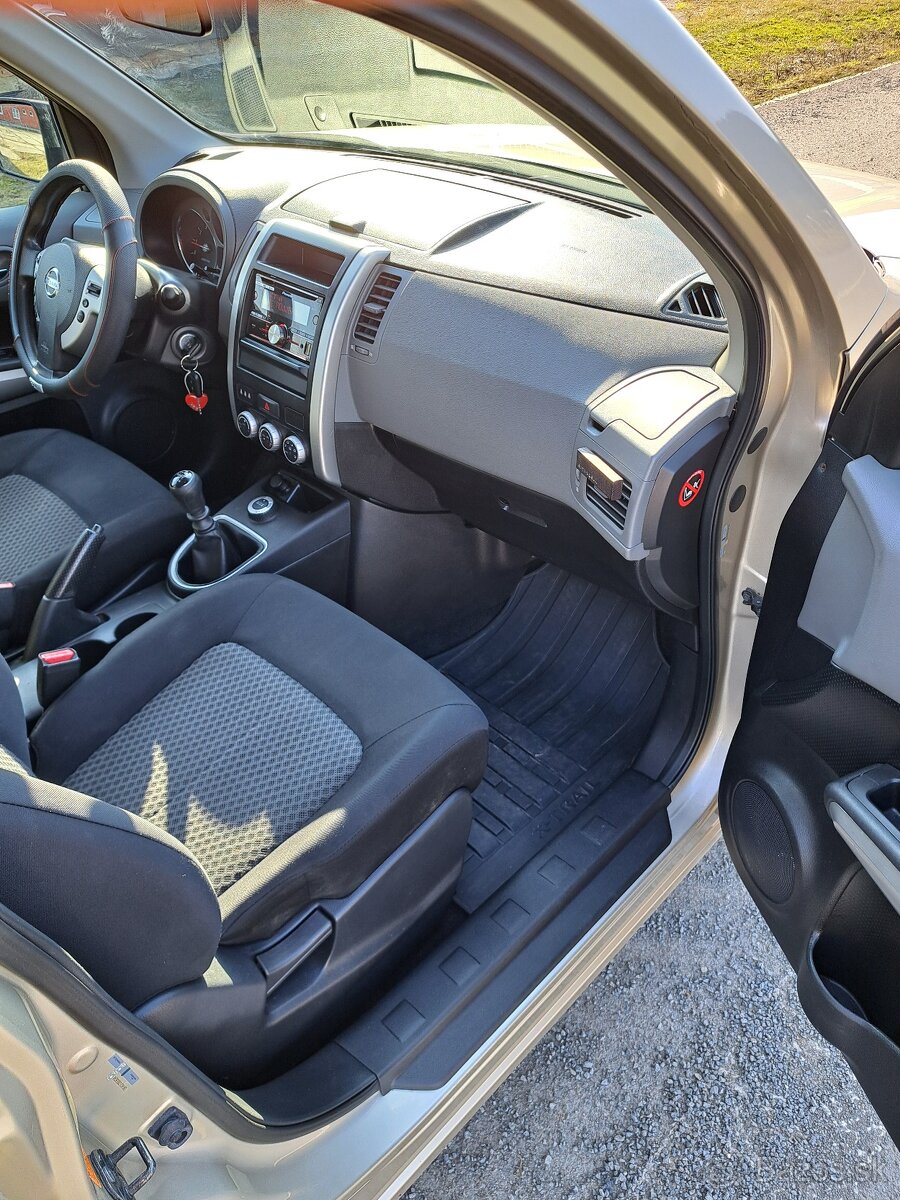 Nissan X-Trail 2.0 XE 4x4 - 11