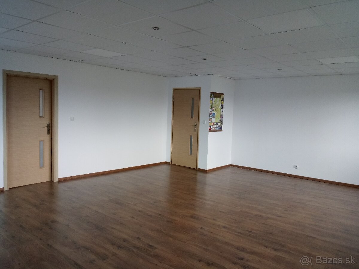 budova pri Tescu - 11