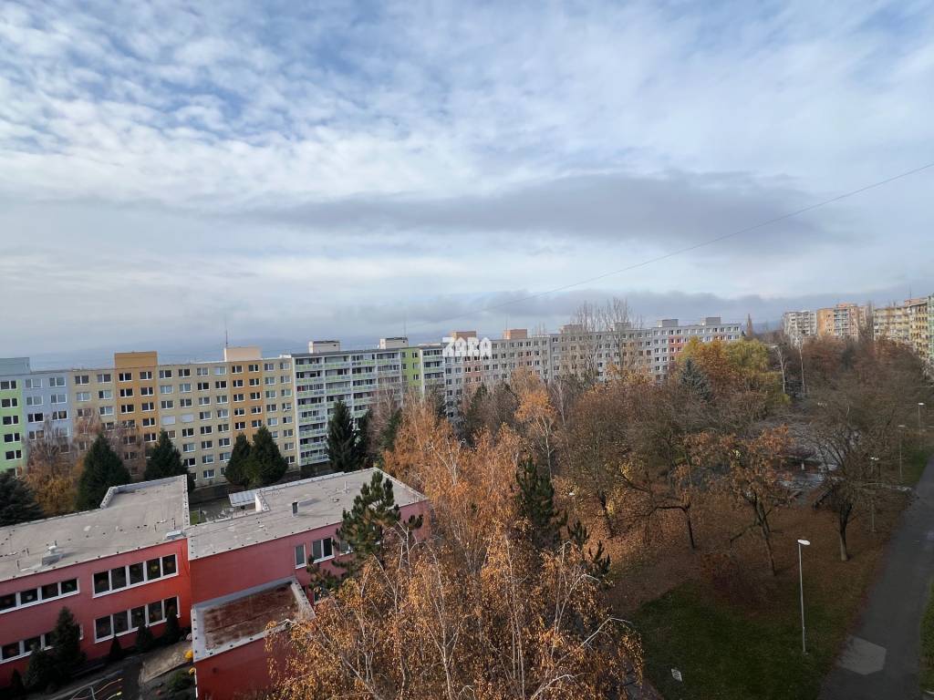 FURČA - KROSNIANSKA - 3 izbový byt pražský typ, 70 m2 + logg - 11