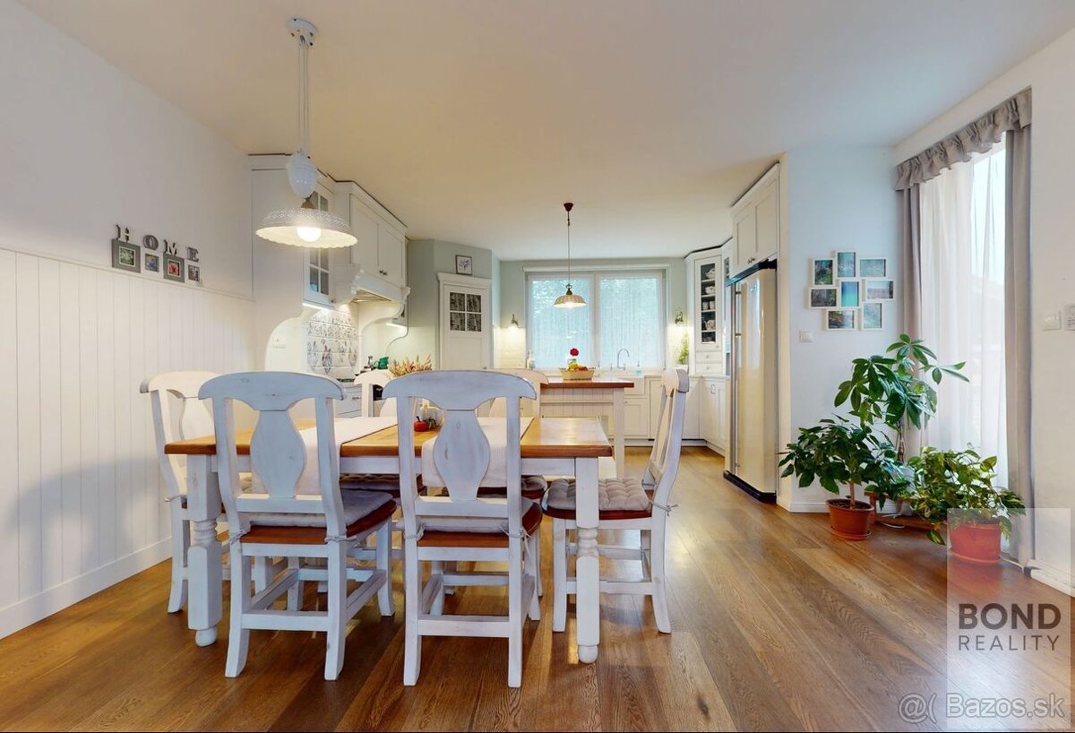 Nádherný rodinný dom v Malinove - 11