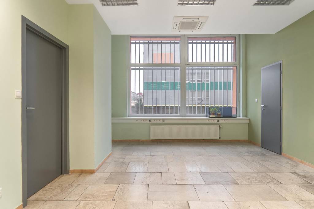 Predaj komerčných / kancelárskych priestorov v Petržalke - 11