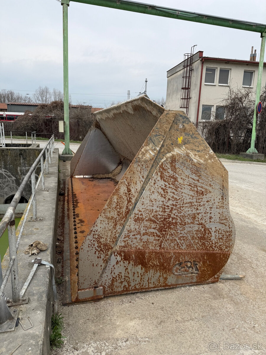 Kol. Nakladač VOLVO L180H (2016) - 11