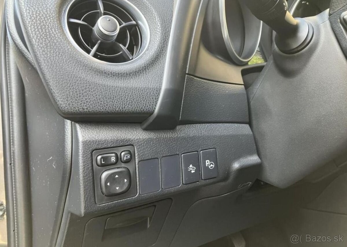 Toyota Auris 1.8-AUTOMAT-NAVI-KAMERA - 11