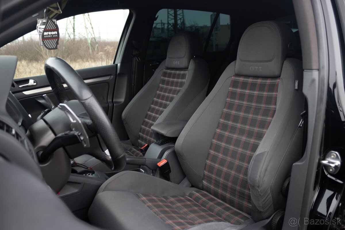 Volkswagen Golf GTI - 11