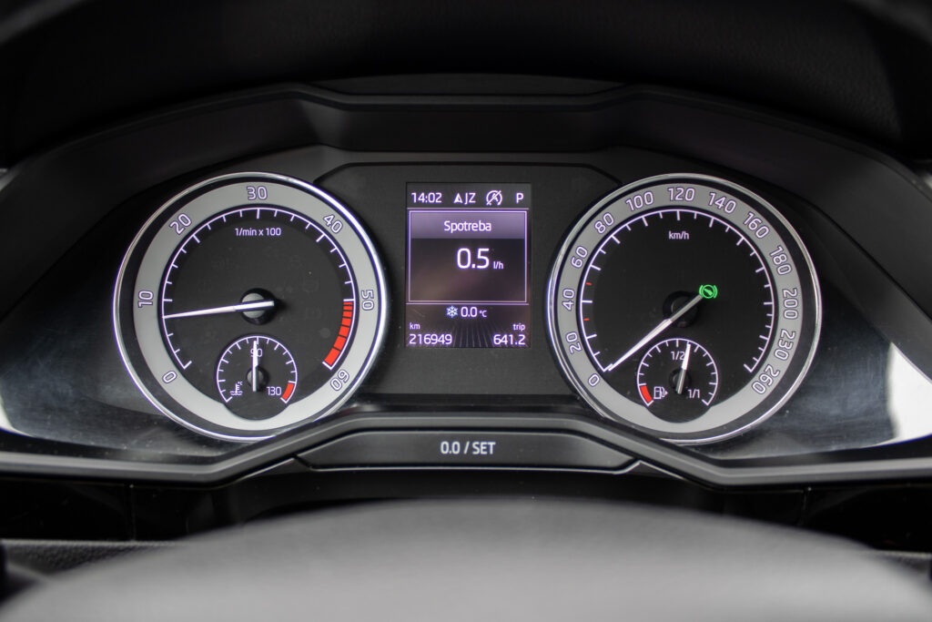 Škoda Superb 2.0 TDI L&K DSG - 11