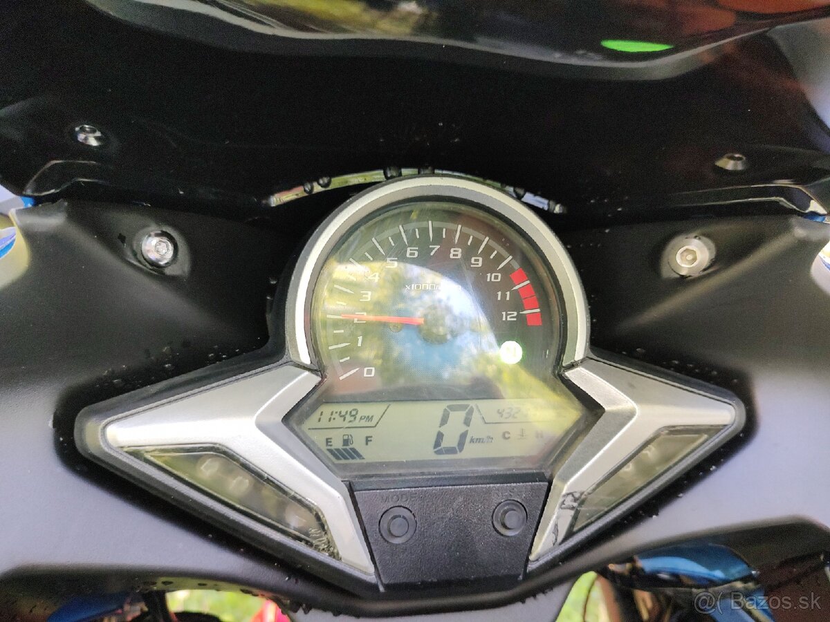 Honda CBR250R - 11