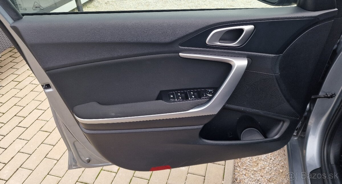 KIA CEED SW 1.5 T-GDI SILVER/MOZNY ODPOCET DPH - 11