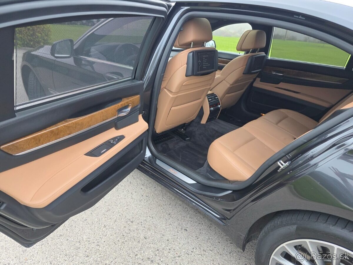 BMW 750XD LONG 4.4i 300 kw - 402 HP Nová STK/EK - 11