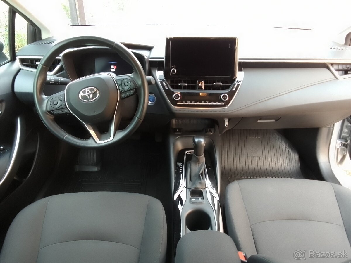 Toyota Corolla sedan, 1,8 hybrid, 09/2022, 46 000 km - 11