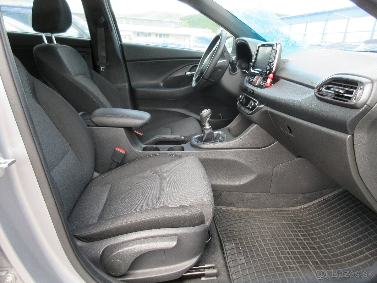 Hyundai i30 CW 1.5i CVVT Comfor - 11