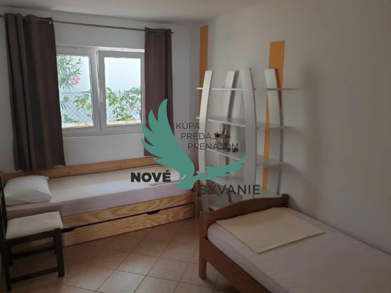 Chorvátsko, ostrov Vir - Na predaj útulný trojizbový apartmá - 11