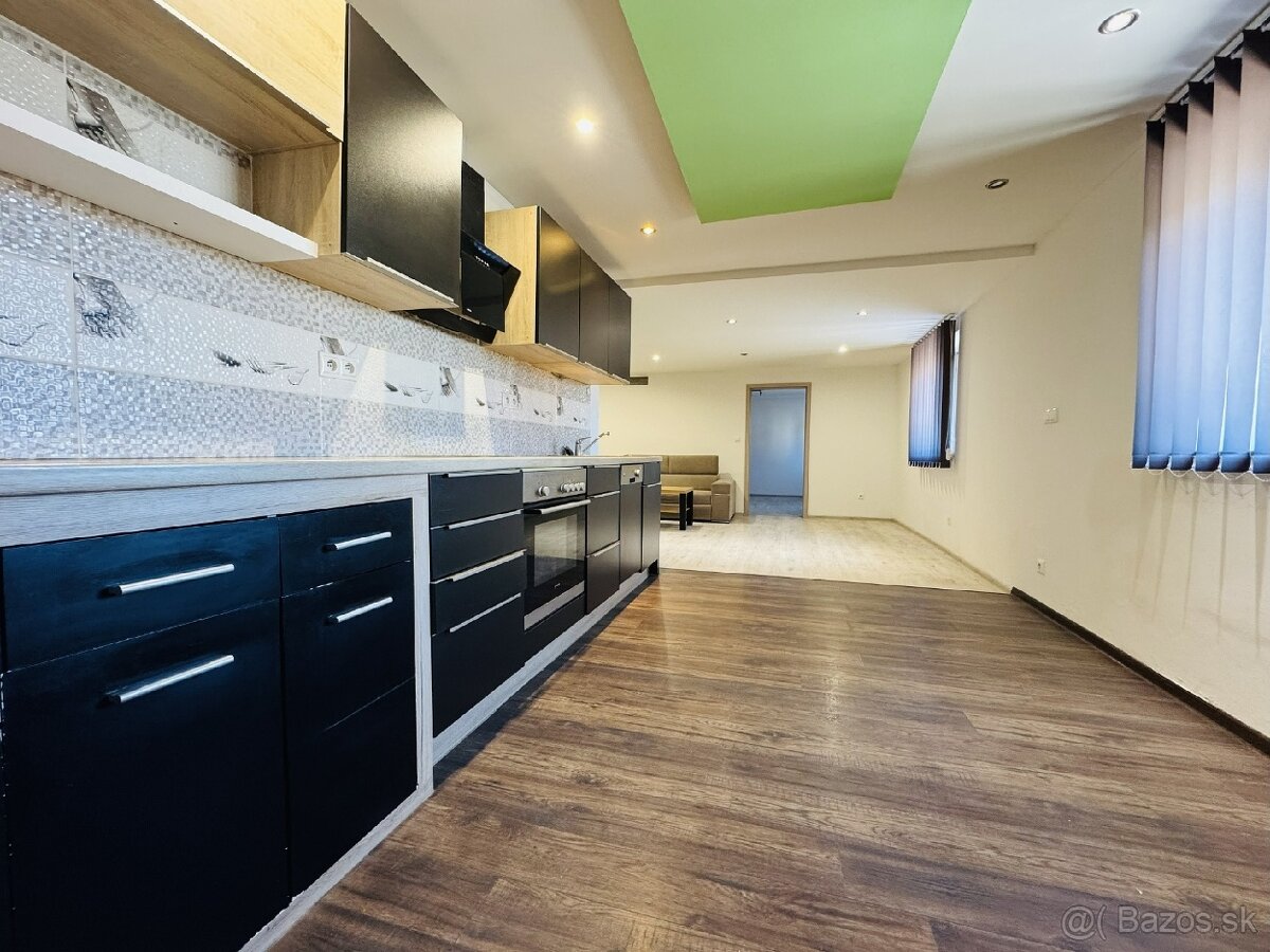 Na predaj priestranný 4i RD v obci Gajary. - 11