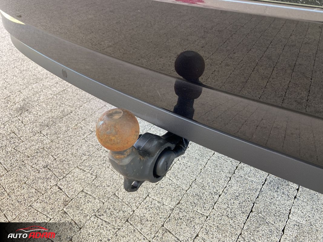 Škoda Superb Combi 2.0TDi 110kW DSG Ambition - 11