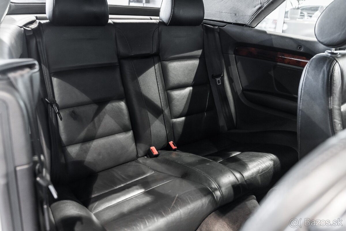 Audi A4 Cabriolet 2.4 V6 multitronic - 11