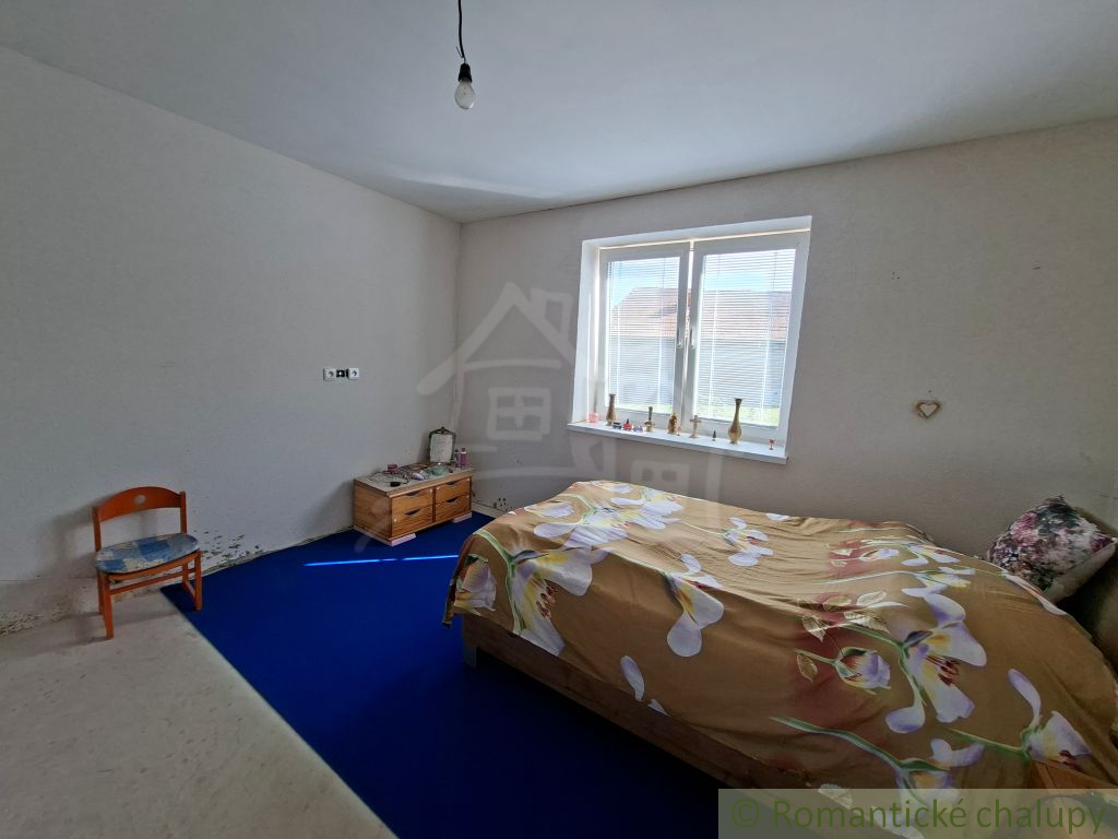 Dva rodinné domy za cenu jedného v obci Zlatno - 11