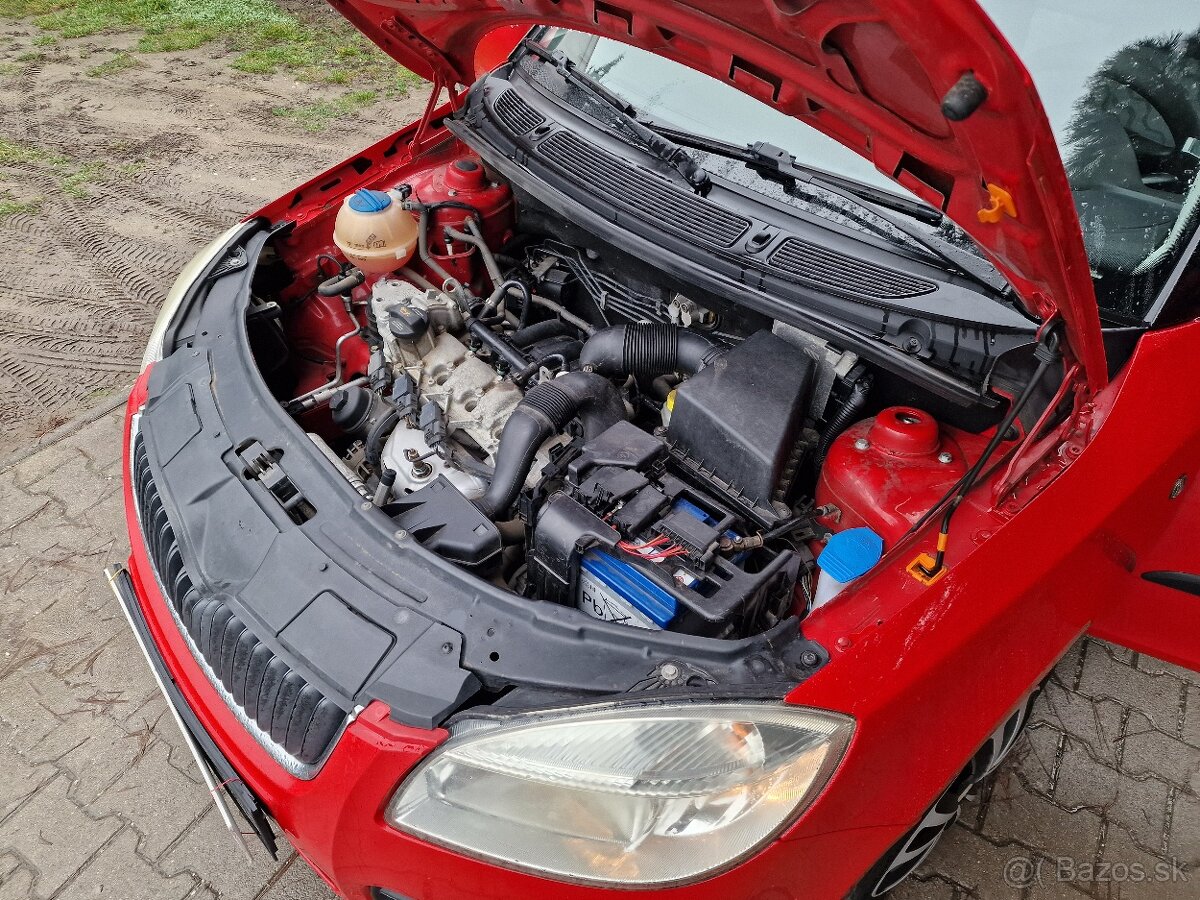 Škoda Fabia II 1.2 HTP 60k Ambiente ICE M5 (benzín) - 11