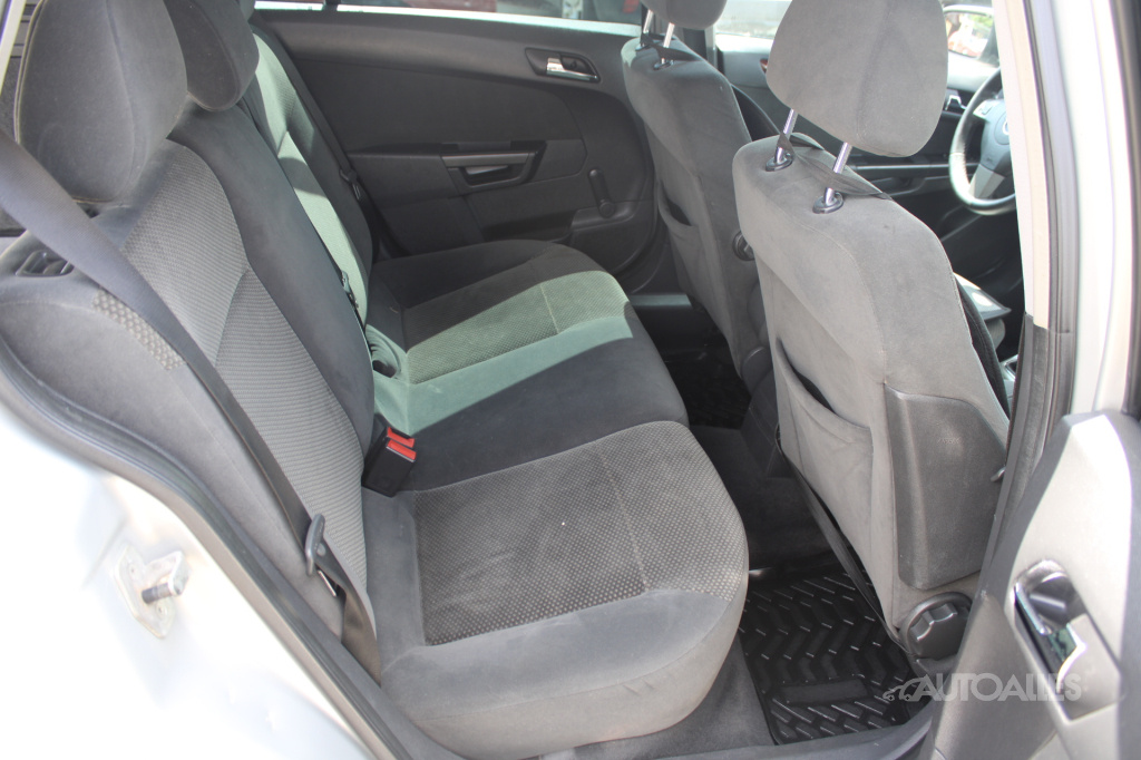 Opel Astra Caravan 1,9CDTi 88 kW - 11