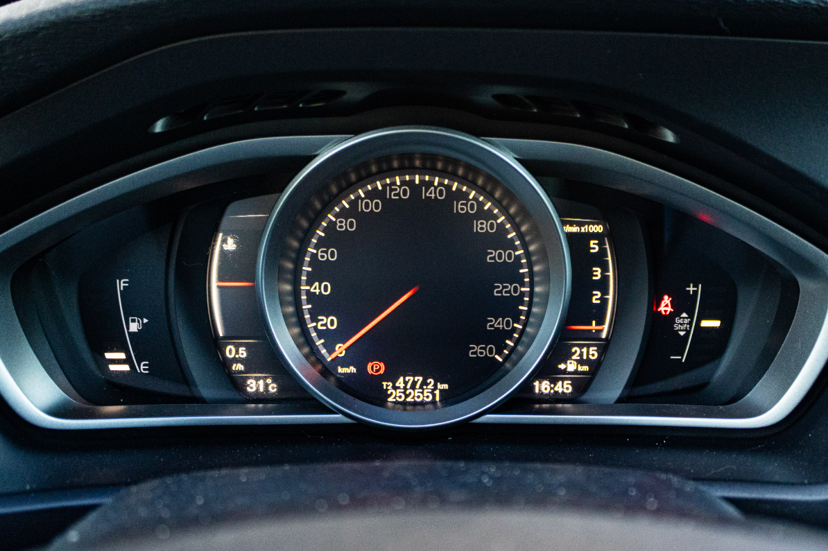 Volvo V40 D3 2.0L 110kW Momentum / LED Svetlá / - 11